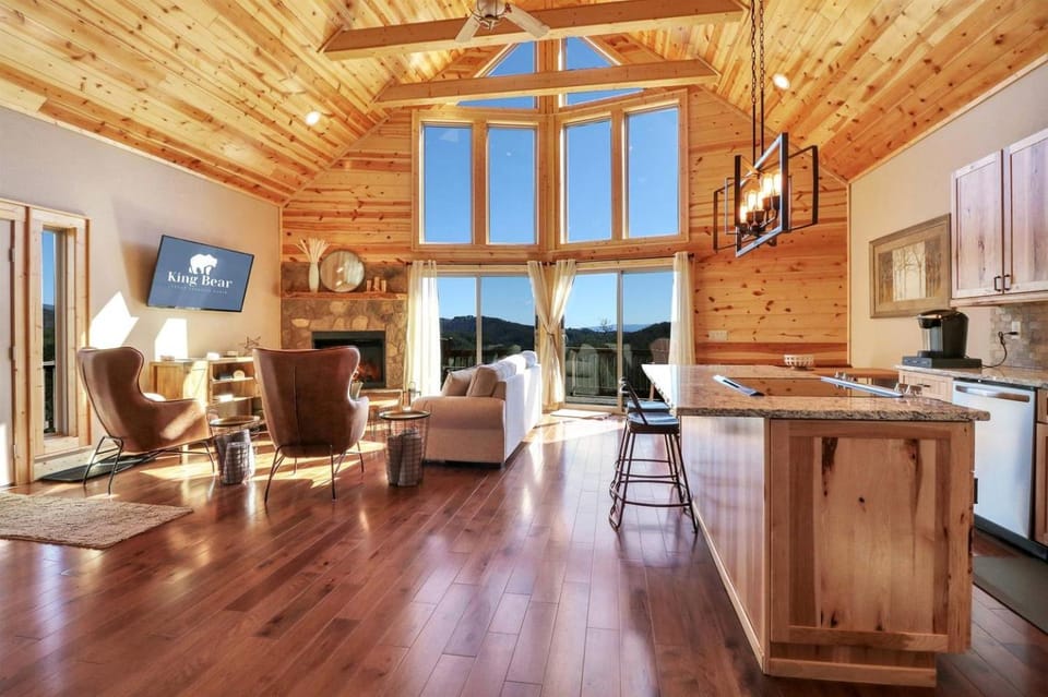 King Bear Cabin - Sensational near Blue Ridge, Turtletown, TN Cabin in Tennessee