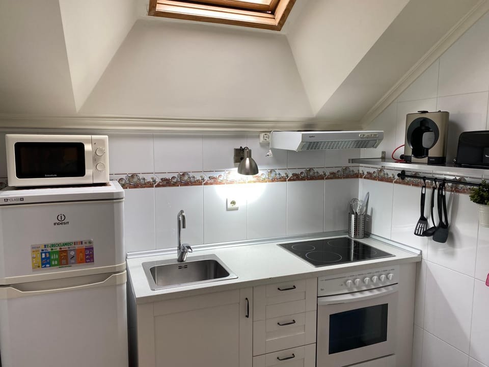 Kitchen or kitchenette, oven, stove