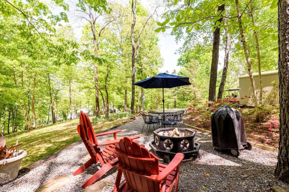 Vintage Airstream Trailer for a Glamping Escape in Alabama House in Lewis Smith Lake