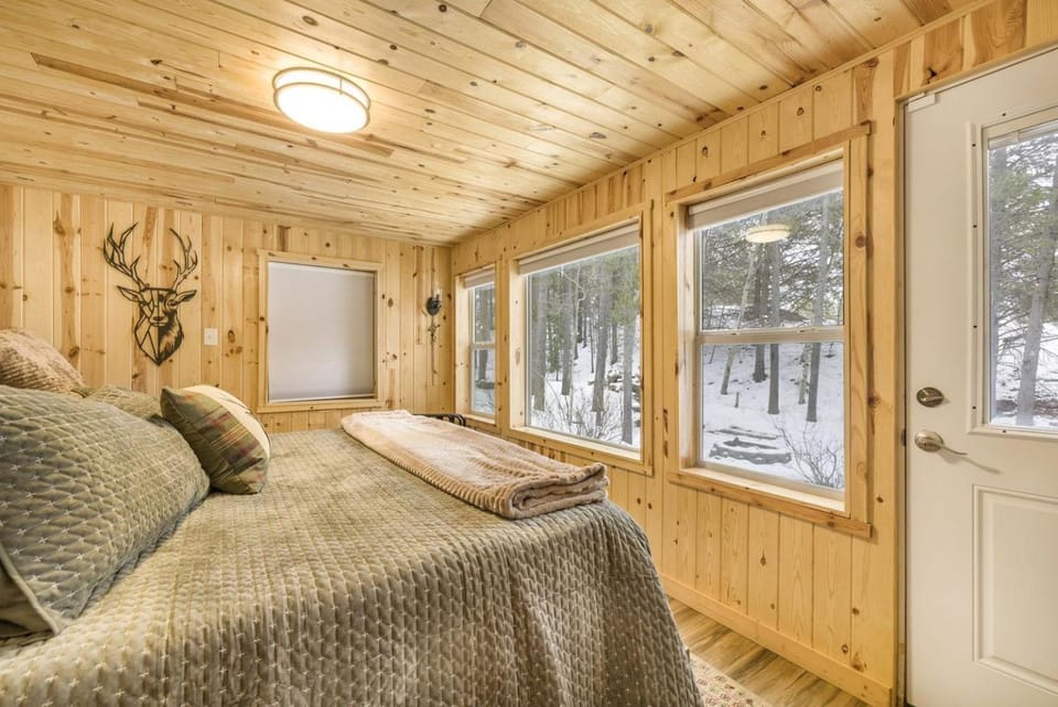 Creekside Cabin with Backyard and Foosball Table Great for Groups in Idaho Cabin in Idaho