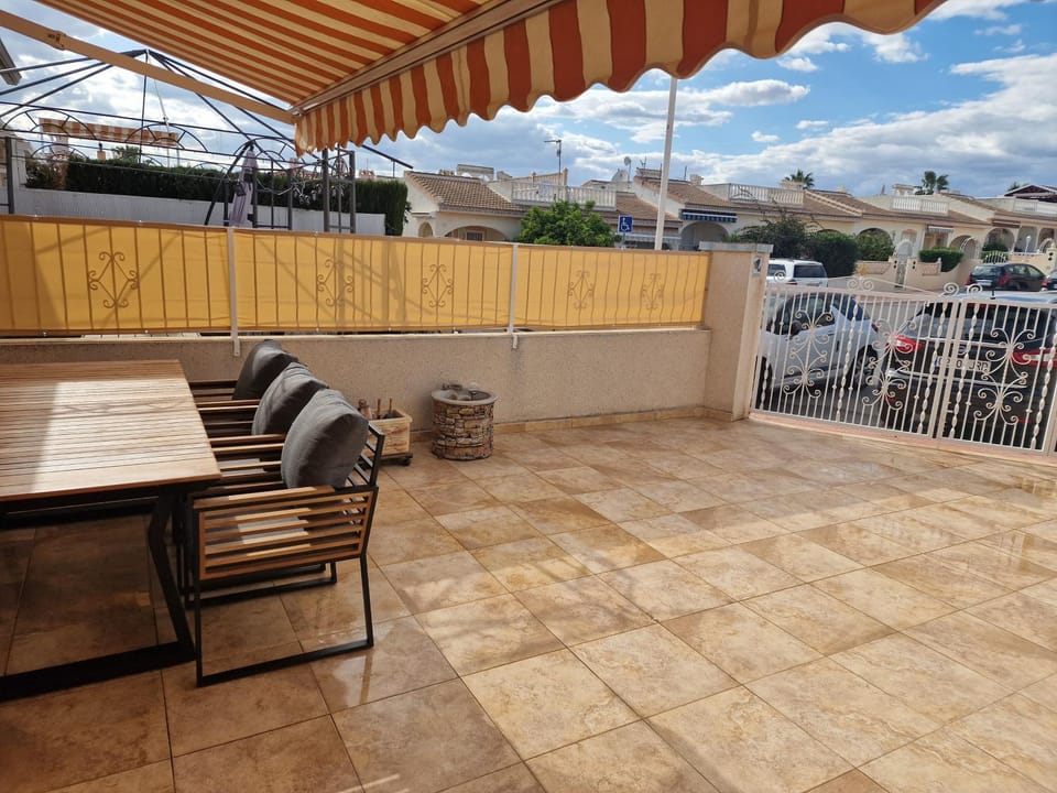 Property building, Patio, Balcony/Terrace