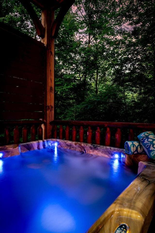 Charming Mountain Cabin with Theater Room and Pool Table in Tennessee Cabin in Gatlinburg