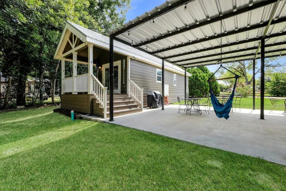 Riverfront Tiny House with Fire Pit in Seguin, Texas House in Seguin