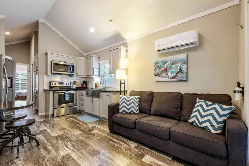 Riverfront Tiny House with Fire Pit in Seguin, Texas House in Seguin