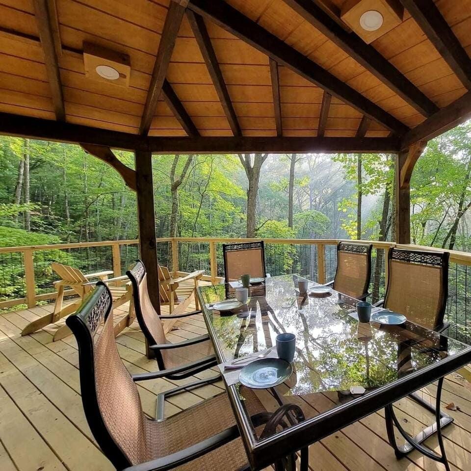 Entire Four Treehouses Resort Perfect for Groups and Outdoor Activities in Copperhill, Tennessee House in Tennessee