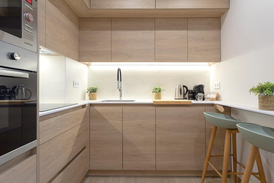 Coffee/tea facilities, Kitchen or kitchenette, dishwasher, oven, stove