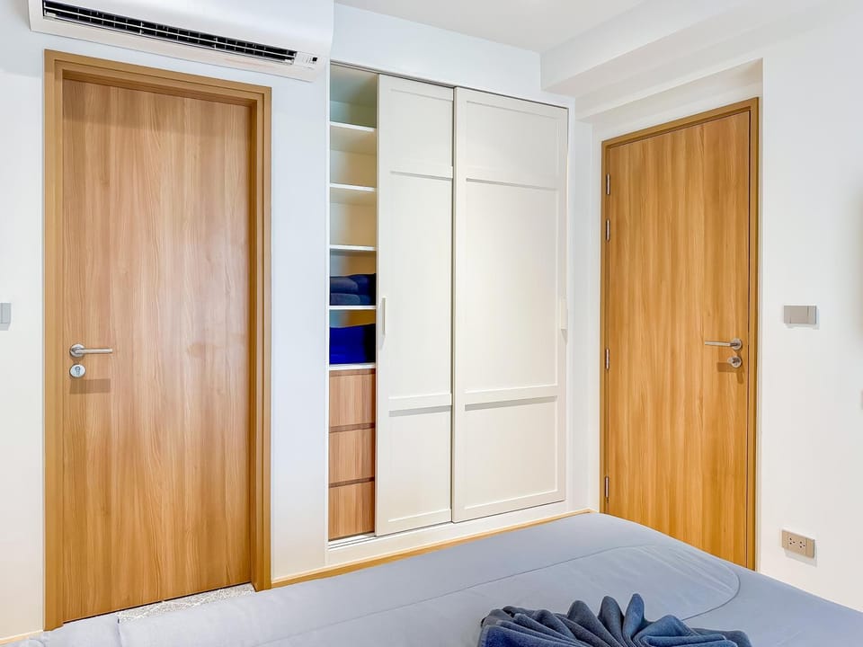 Bedroom, wardrobe