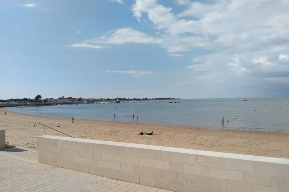 Appartement T3 vue mer stationnement jardin plage Apartment in La Flotte