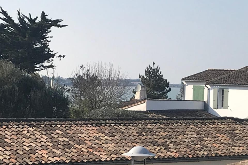 Appartement T3 vue mer stationnement jardin plage Apartment in La Flotte