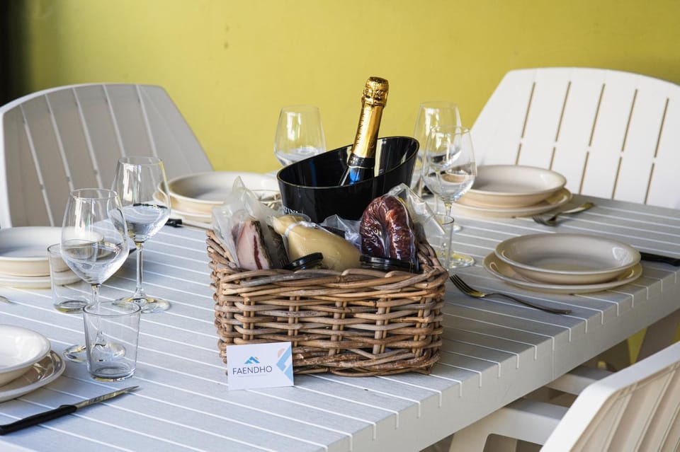 Food and drinks, Dining area, Food, Drinks, Alcoholic drinks