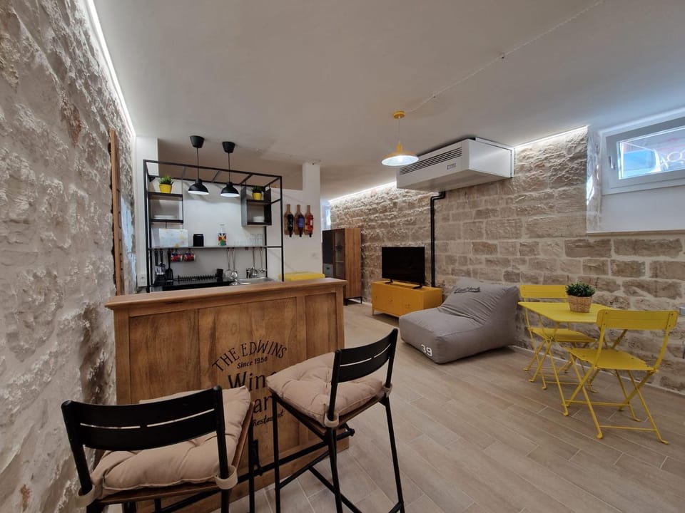 Kitchen or kitchenette, Living room, Dining area, air conditioner