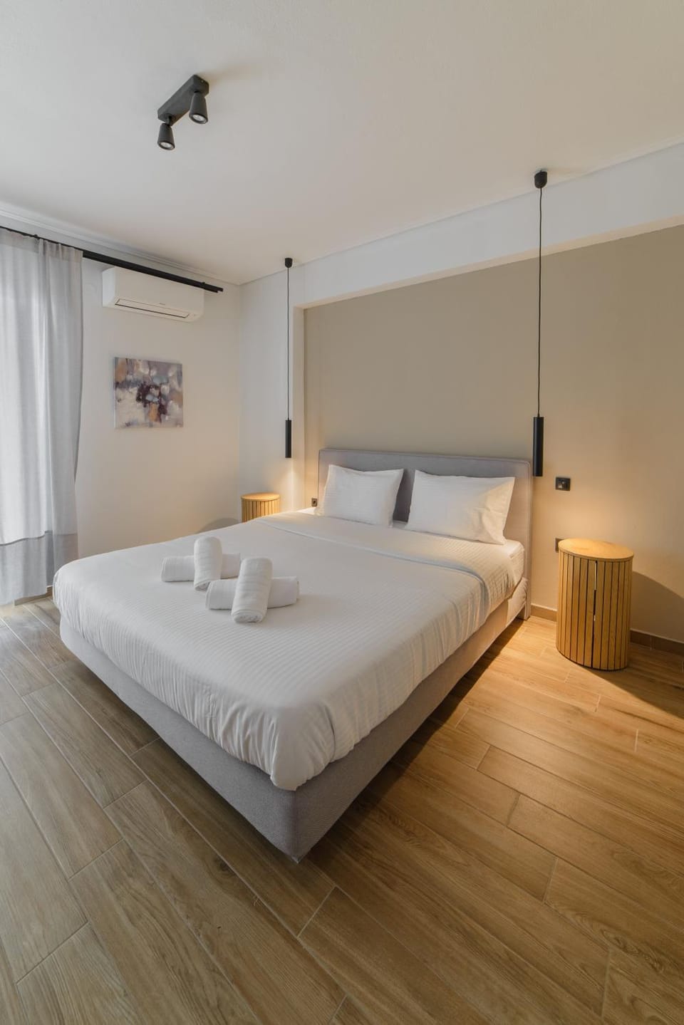 Bed, Photo of the whole room, Bedroom, towels