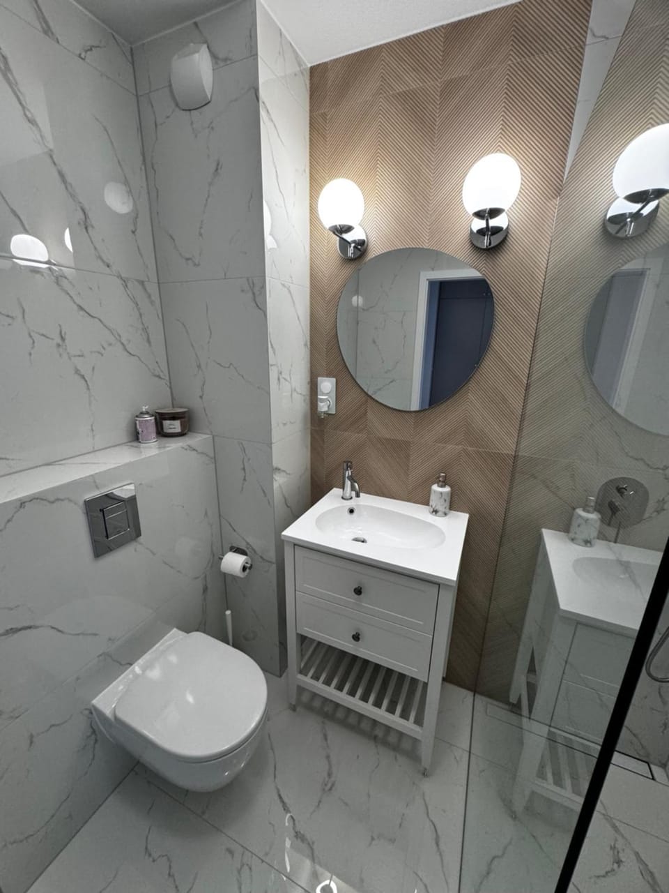 Shower, Toilet, Bathroom, towels