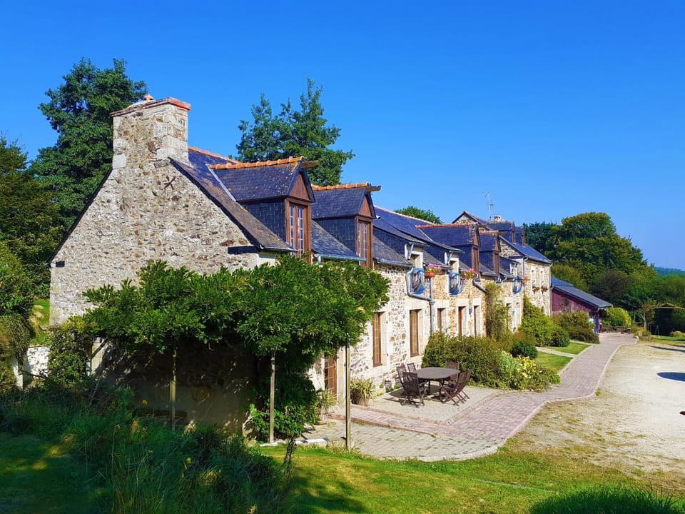 La Julerie, 4 Gîtes en Campagne avec Piscine House in Brittany