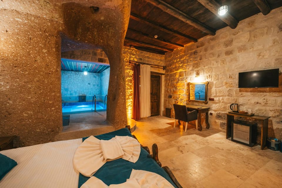 Photo of the whole room, Swimming pool