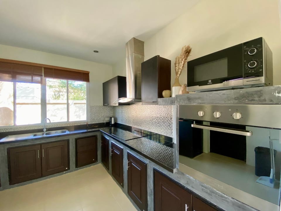 Kitchen or kitchenette, oven, stove