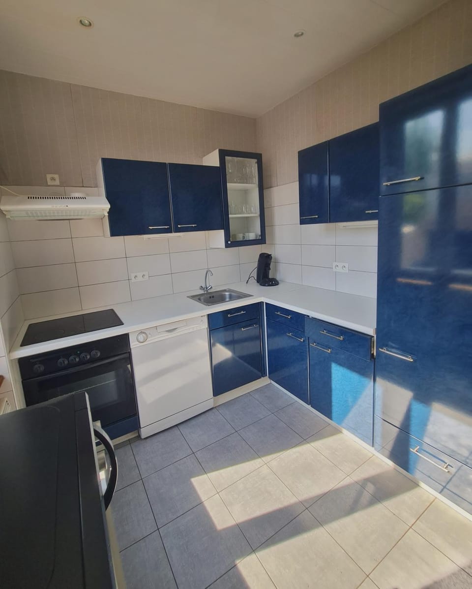 Kitchen or kitchenette, kitchen