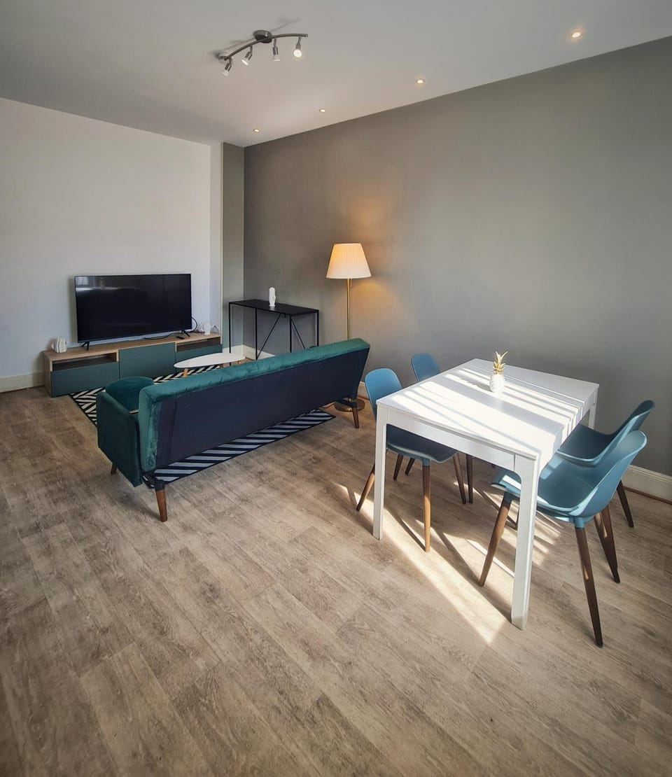 Communal lounge/ TV room, Living room