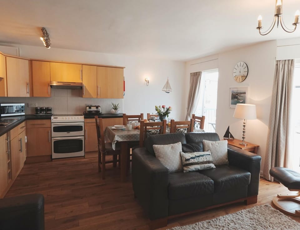 Living room, Seating area, Dining area, kitchen