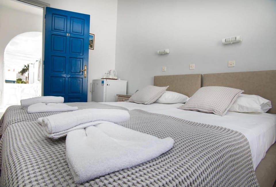 Vicky's Rooms Hotel in Paros