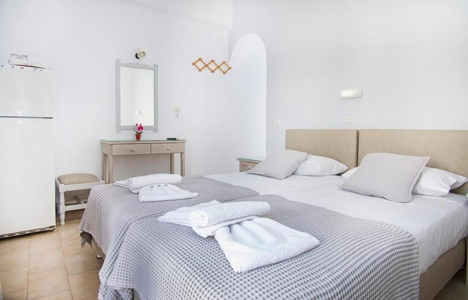 Vicky's Rooms Hotel in Paros