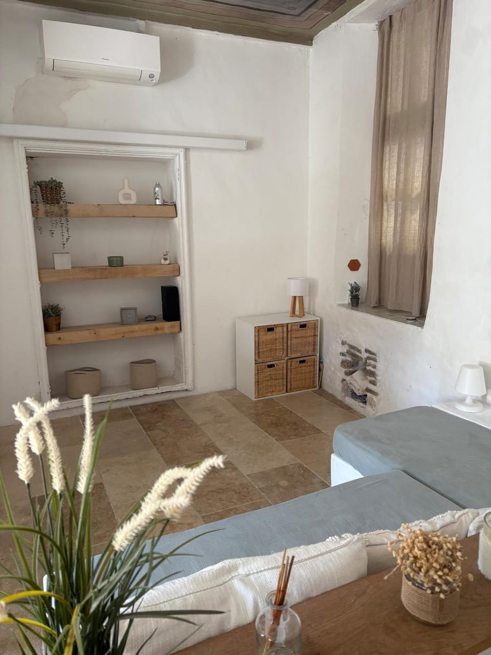 Living room, air conditioner