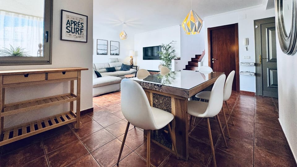 Dining area, kitchen