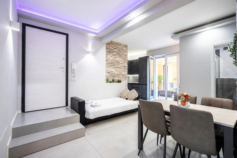 Bed, TV and multimedia, Living room, Photo of the whole room, Seating area, Dining area, Bedroom