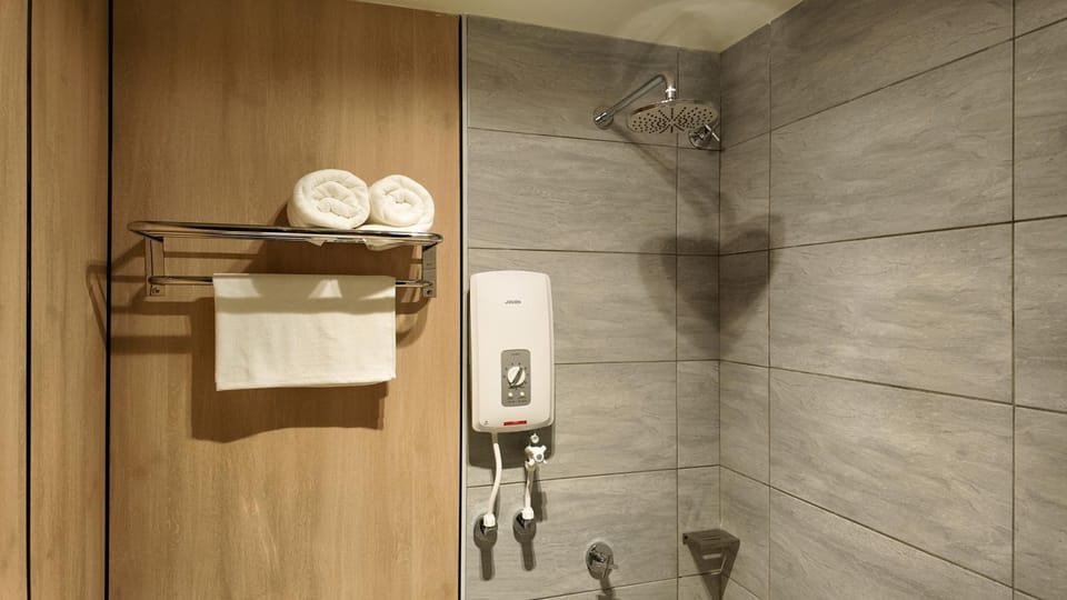 Shower, towels