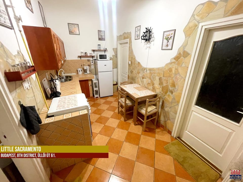 Kitchen or kitchenette, Dining area, stove