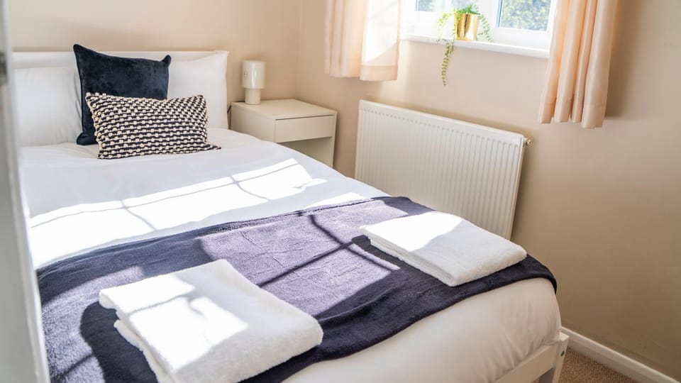 The Canal House 2BR Central Garden Parking House in Cardiff