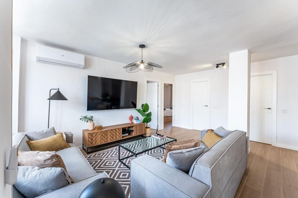 TV and multimedia, Living room, Seating area, Dining area, Mountain view, air conditioner