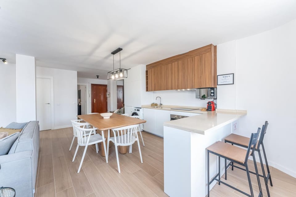 Coffee/tea facilities, Kitchen or kitchenette, Seating area, Dining area, dishwasher, microwave, oven, stove, washing machine