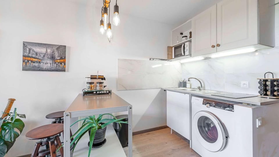 Kitchen or kitchenette, Seating area, Dining area, stove, kitchen, kitchen