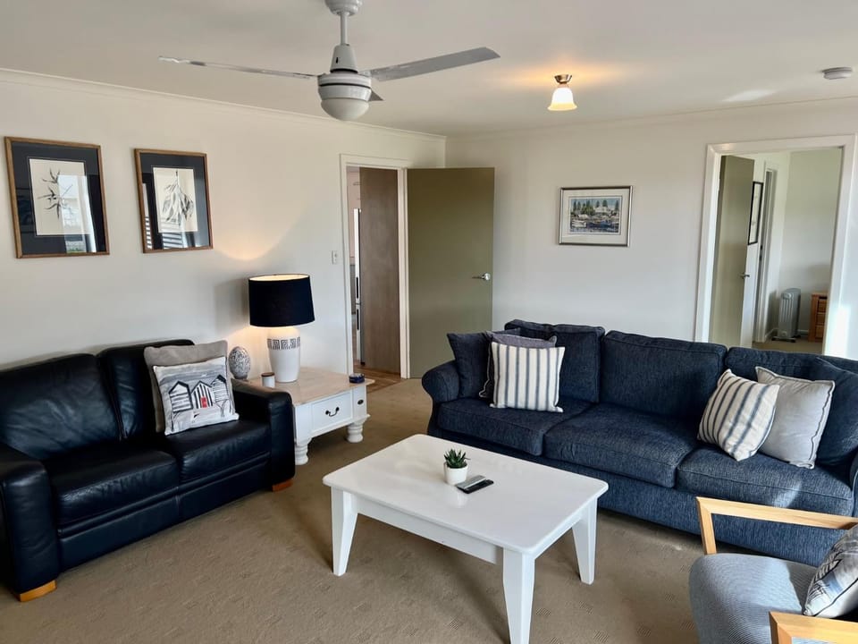 Jestalong House - Pet Friendly Outside - 4 De Guichen Dr House in Robe
