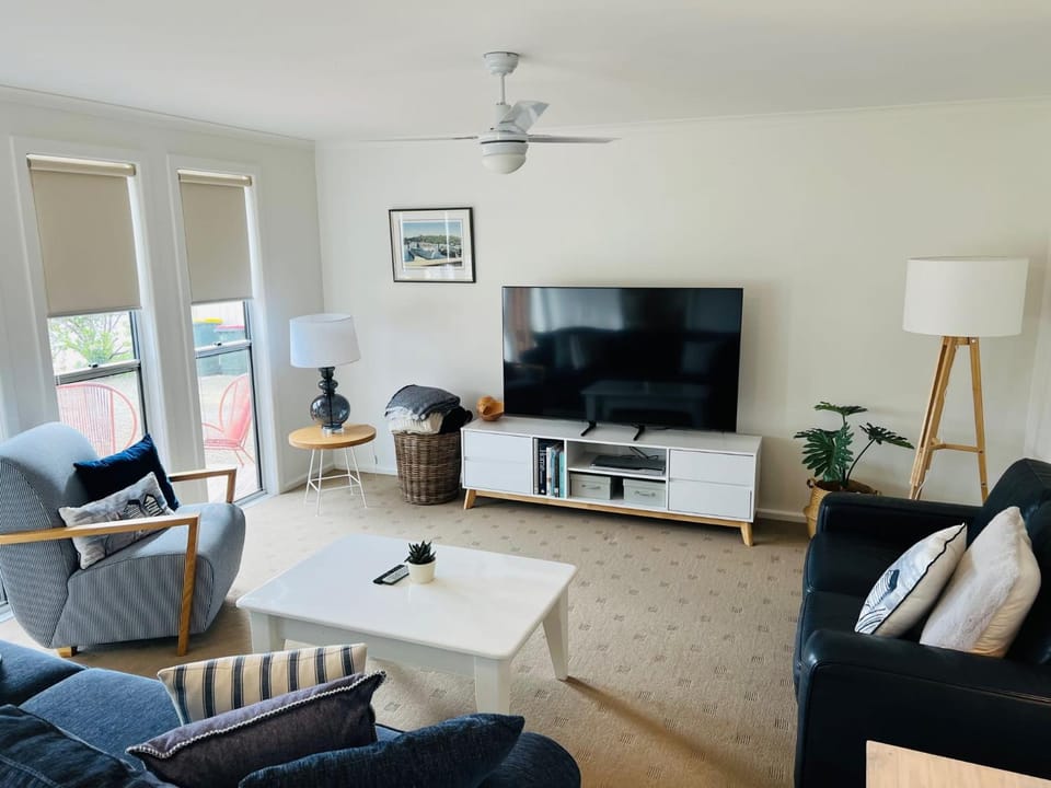 Jestalong House - Pet Friendly Outside - 4 De Guichen Dr House in Robe