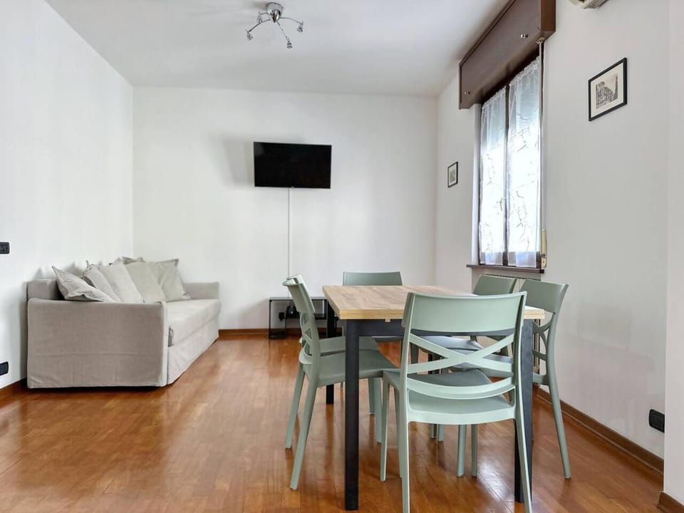 Communal lounge/ TV room, TV and multimedia, Living room, Seating area, Dining area, Evening entertainment