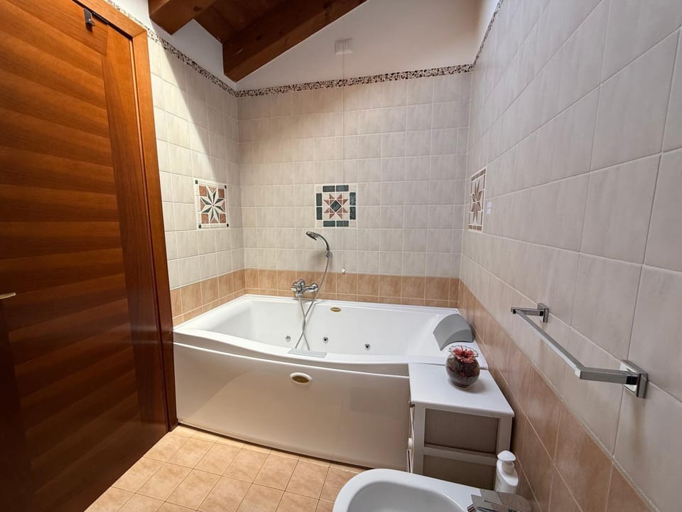 Toilet, Bath
