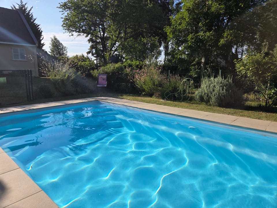 Sweet home, 15 mn from the 24h Le Mans circuit with swimming pool - Breakfast included Bed and Breakfast in Centre-Val de Loire