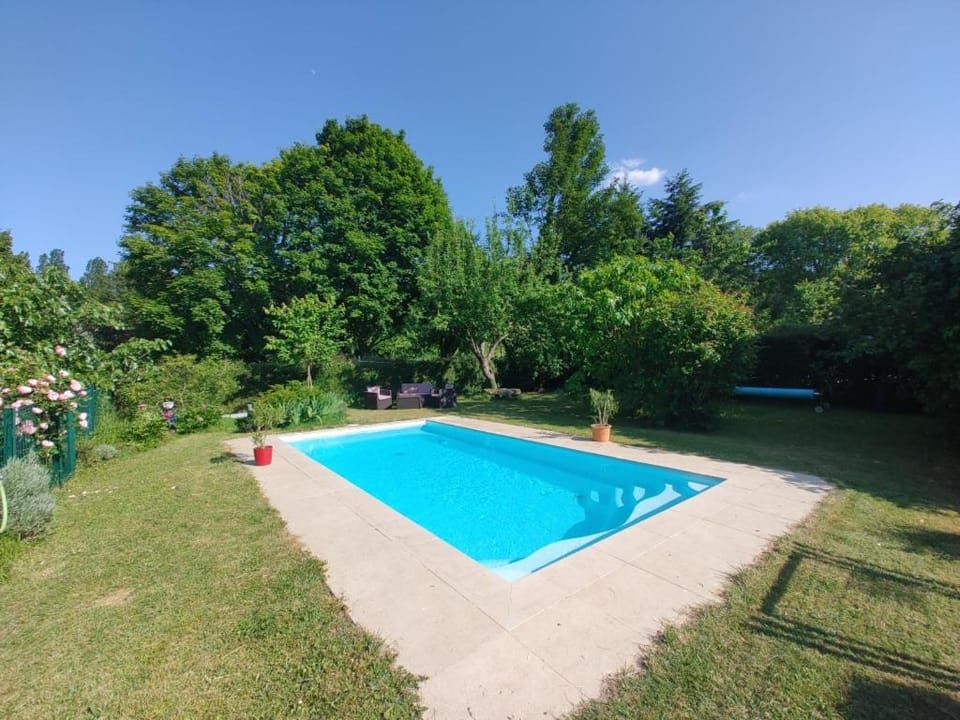Sweet home, 15 mn from the 24h Le Mans circuit with swimming pool - Breakfast included Bed and Breakfast in Centre-Val de Loire