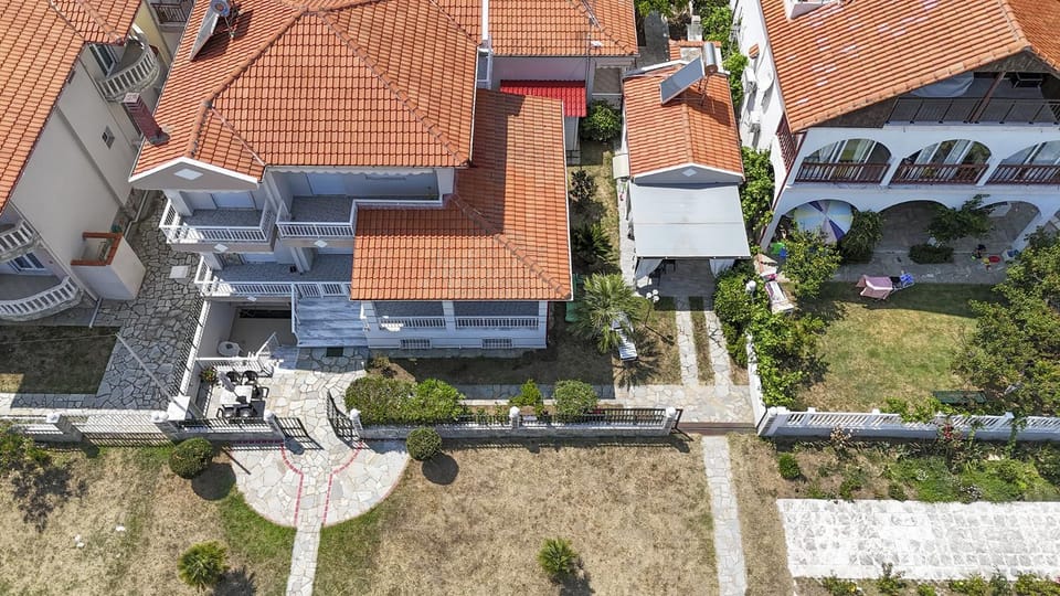 Neighbourhood, Bird's eye view