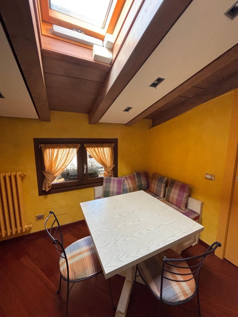 Dining area, Internal: Not applicable to any particular room