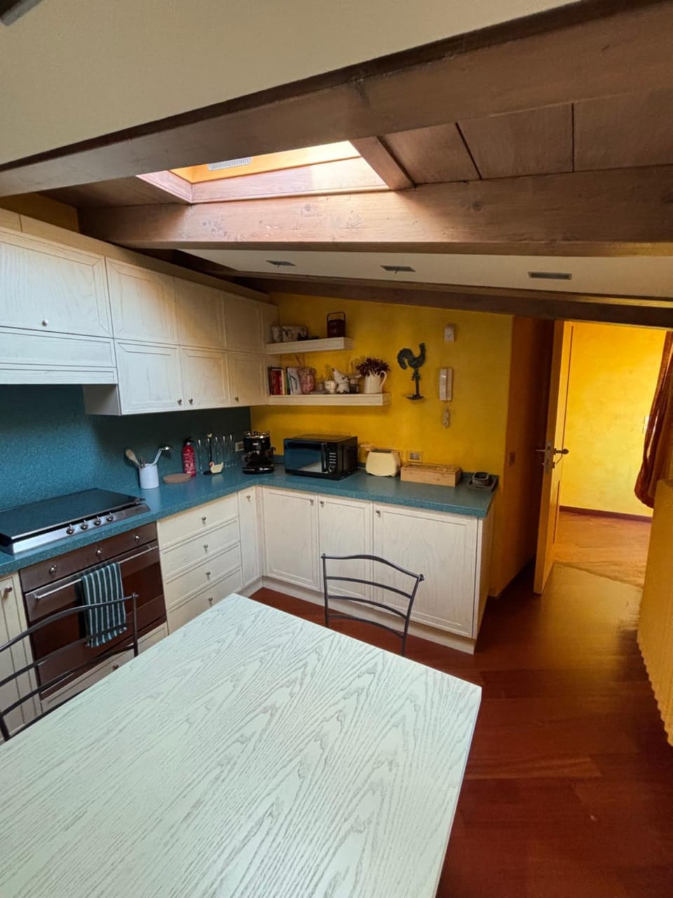 Kitchen or kitchenette, Internal: Not applicable to any particular room