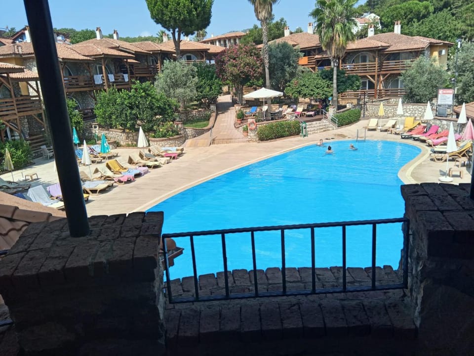 Property building, Garden view, Swimming pool, sunbed