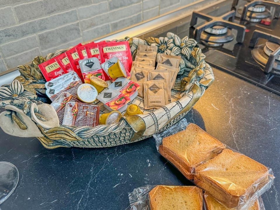 Coffee/tea facilities, Food and drinks, Breakfast, Continental breakfast