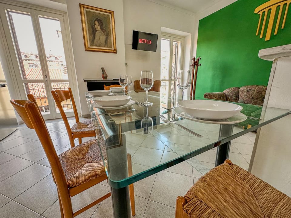 TV and multimedia, Dining area