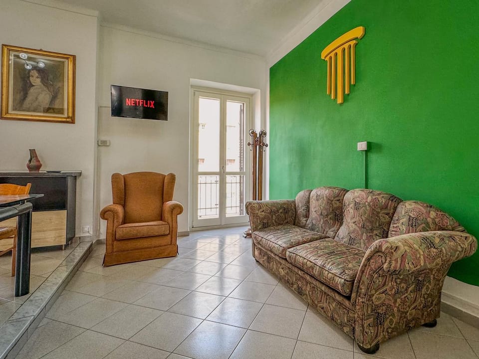 TV and multimedia, Living room, Seating area