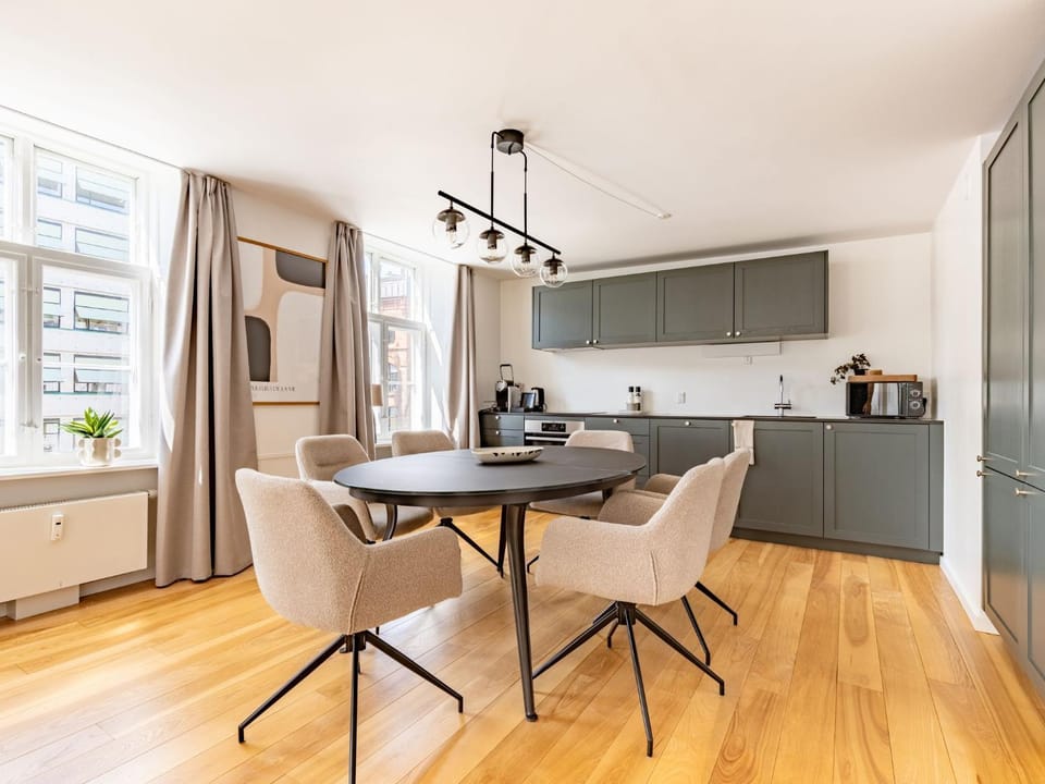 Dining area, kitchen