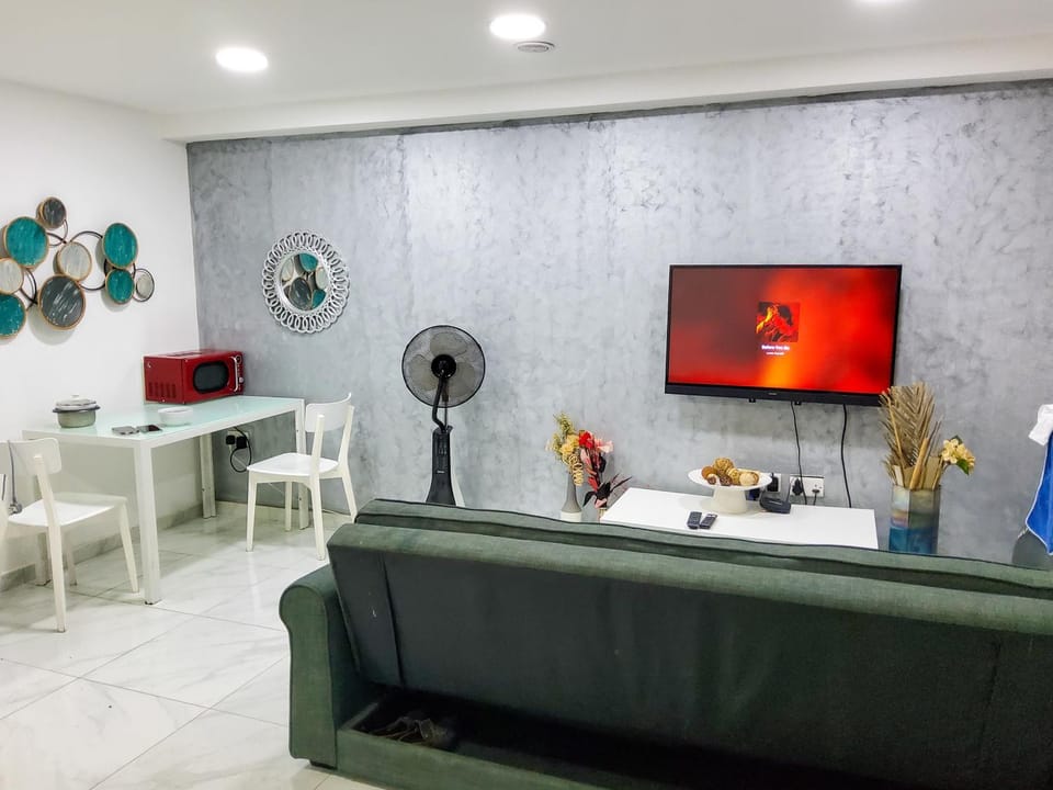 Communal lounge/ TV room, TV and multimedia, Living room, Seating area