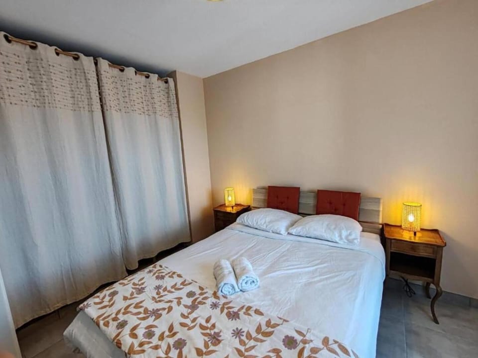 Patio, Bed, Photo of the whole room, Bedroom, storage, towels